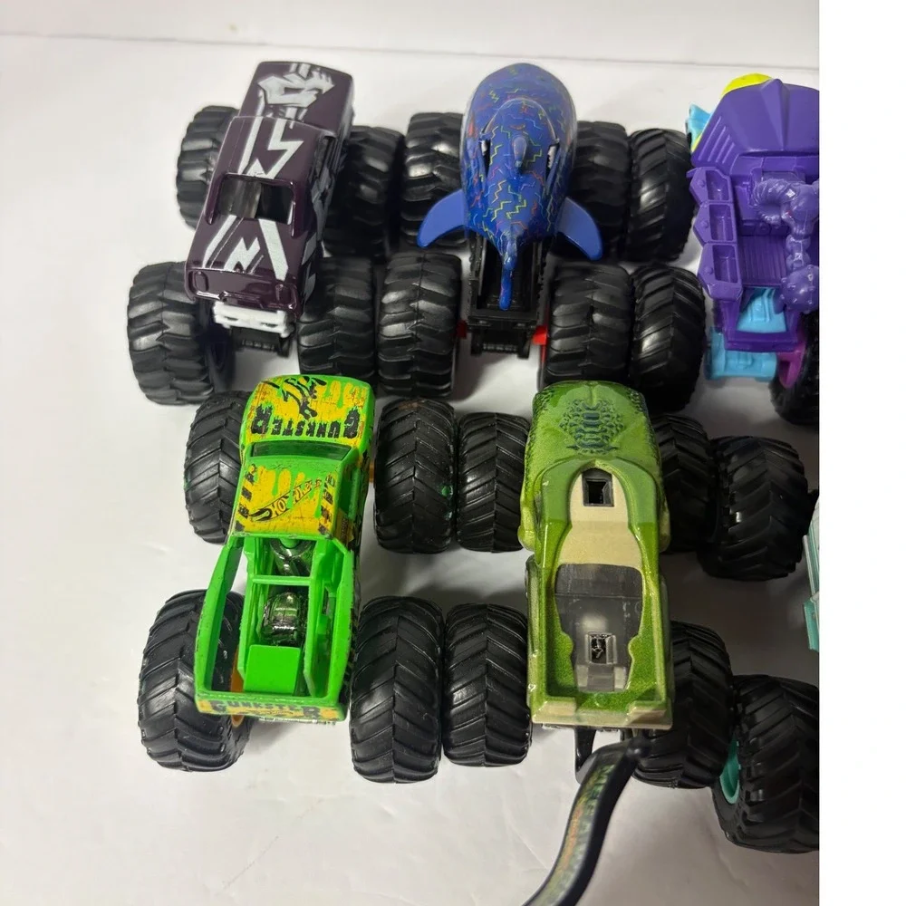 Hot Wheels Monster Jam Diecast Monster Trucks Batmobile Gunkster Mega-Wrex 1:64